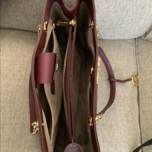 Michael Kors Susannah Merlot burgundy purse with gold tone chain straps - Picture 10 of 11